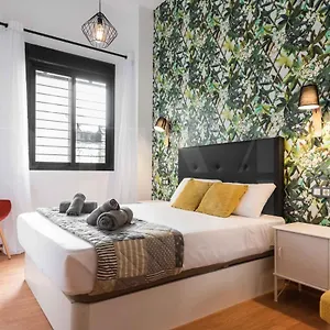 Apartamento Elegant With Community Pool & Parking - Center, Málaga